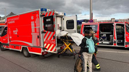 Útok nožem v Hamburku, čtyři zranění jsou v kritickém stavu