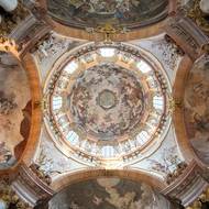 O fresky v kostele sv. Mikuláše se postarali  Jan Lukáš Kracker, František Xaver Palko a Josef Kramolín.