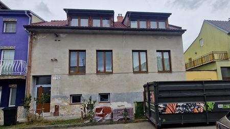 Muž, který daroval ministerstvu bitcoiny za miliardu, bydlí v ošuntělém domě v Břeclavi
