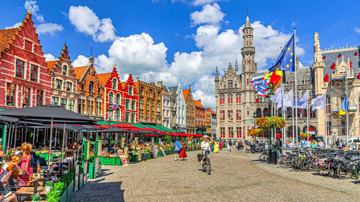Přestaňte nám krást z ulic dlažební kostky, vyzývá pohádkové město turisty