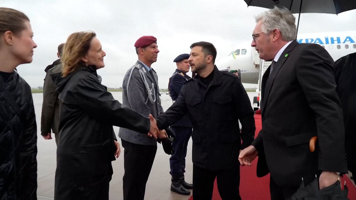 Zelenskyj jedná v Německu s Merzem, ve hře jsou rakety
