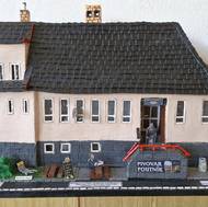 Hostinec už nově zdobí i zmenšený model podniku, který vytvořil Josef Přenosil a nové hospodské jej daroval. 
