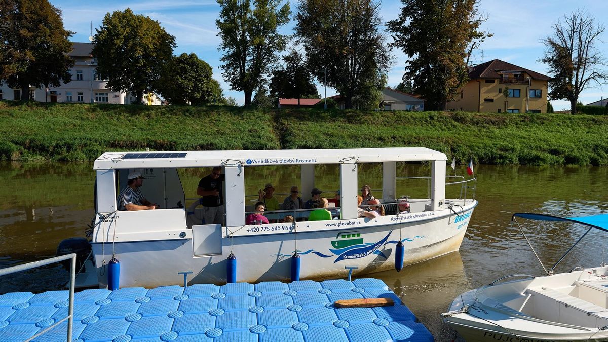 V Kroměříži lákají na plavby po řece. Zájemce sveze malý Bruno