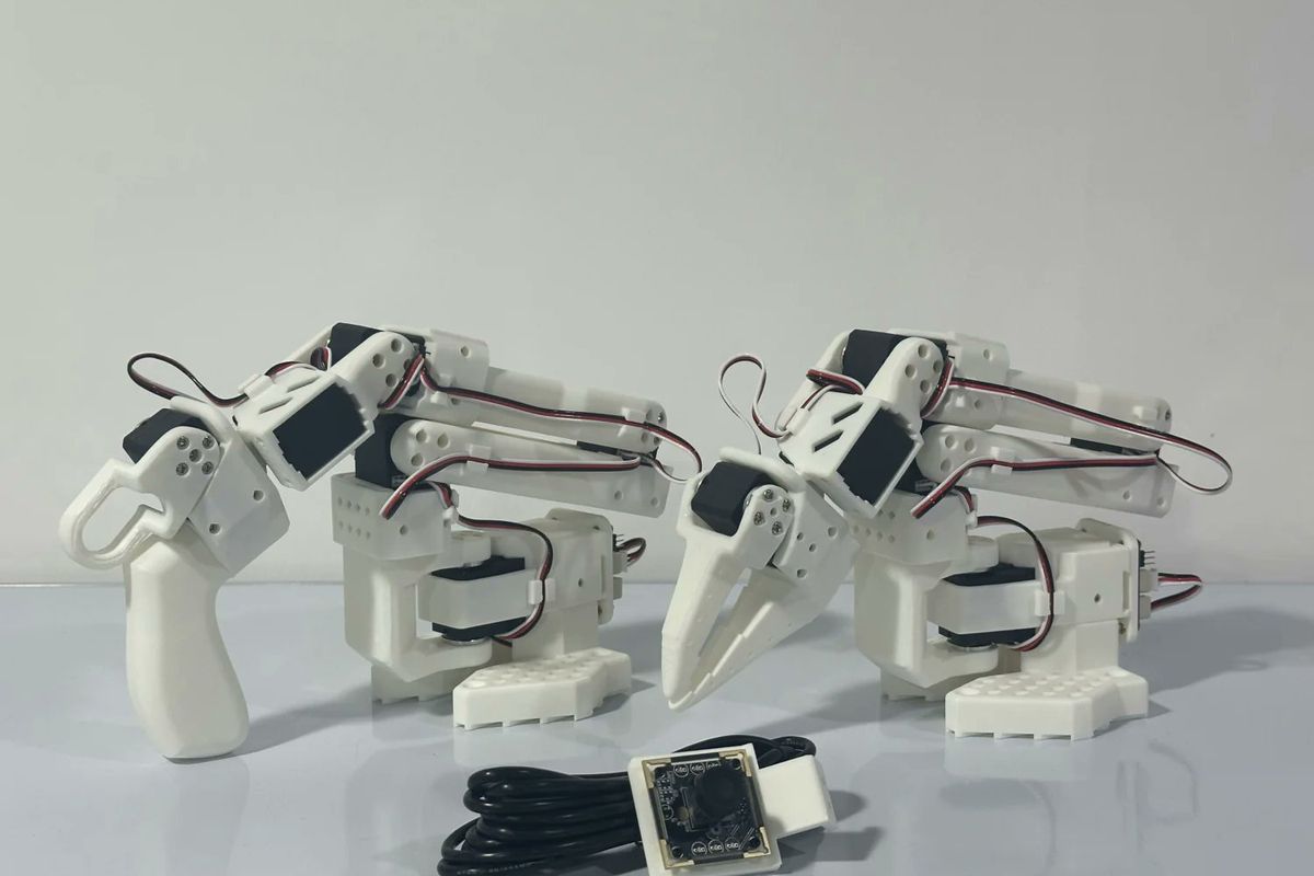 Robotickou ruku si koupíme za dva tisíce. Díky 3D tiskárnám