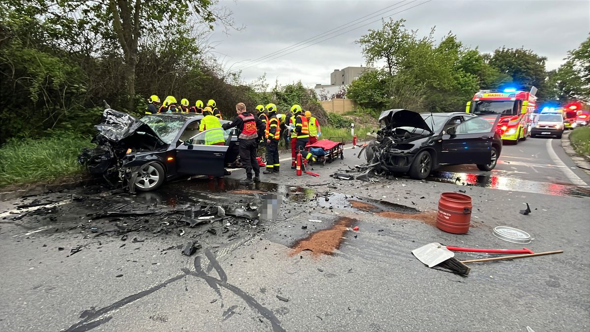 Pět zraněných po střetu dvou BMW v Ostravě, řidič byl opilý a na drogách