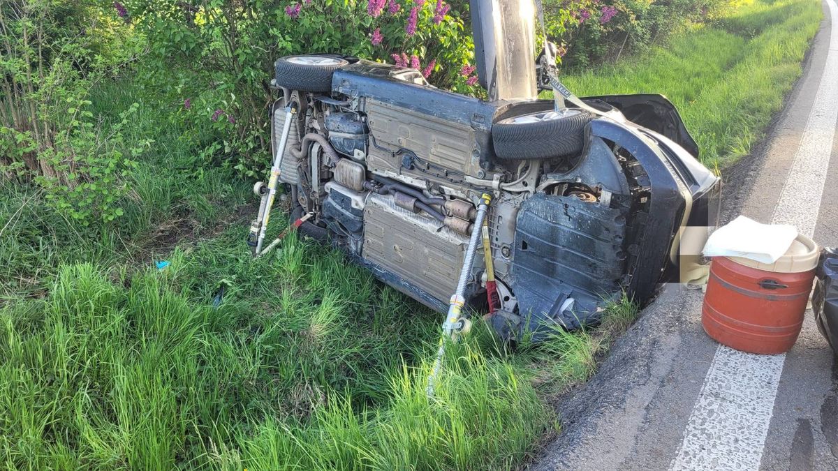 Vážná nehoda zastavila provoz v Klimkovicích. Řidič audi skončil v bezvědomí