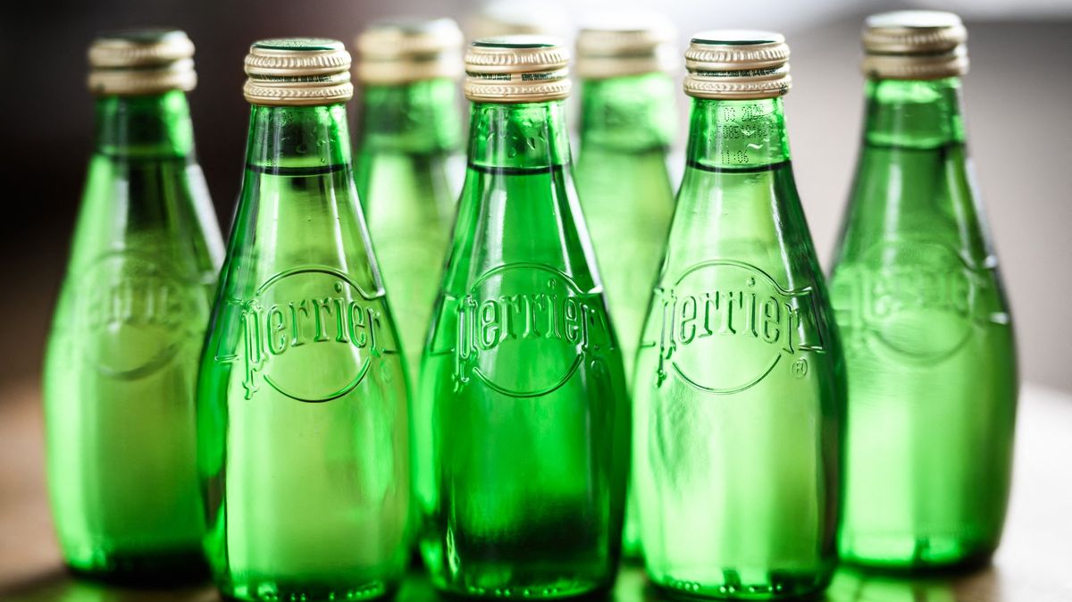 Minerální voda Perrier čelí skandálu. Tutlala ho i francouzská vláda