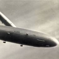 Obří vzducholodě byly velkým trumfem německého inženýrství 30. let. Není divu, že se nejen Hindenburg předvedl i na berlínské olympiádě. Ovládl nebe, vždyť byl dlouhý skoro 250 metrů. 