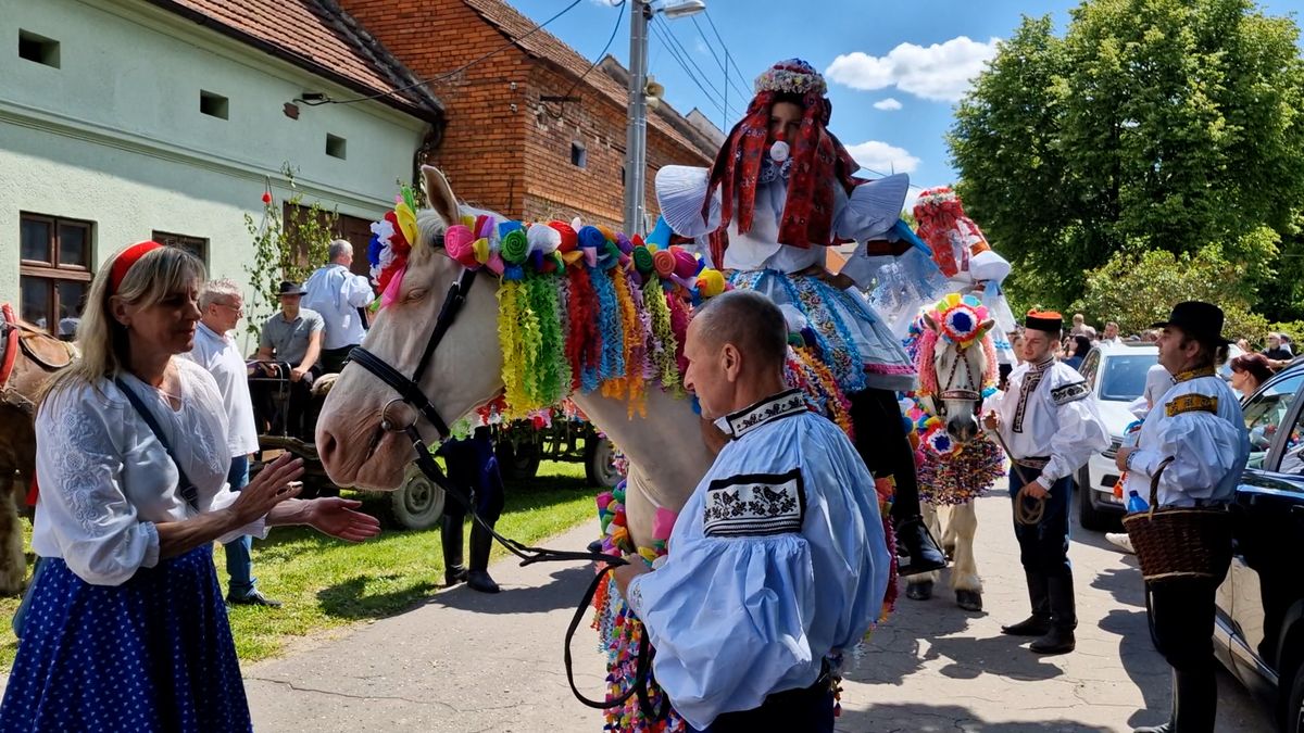 Vlčnovem projela Jízda králů, dominovali jí opentlení koně