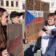 Někteří přívrženci Babiše si to šli s jeho odpůrci ve Frýdku-Místku vyříkat z očí do očí. 