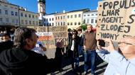 Válku na vás, přáli příznivci Babiše protestujícím studentům ve Frýdku-Místku