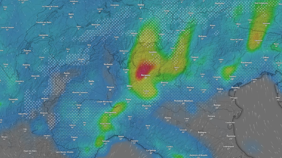 Z ulic na severu Itálie se staly ledové řeky. Oblast zasáhlo prudké krupobití
