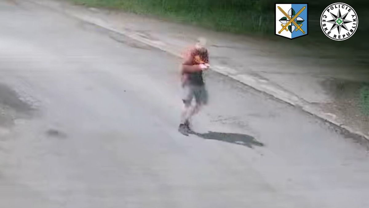 Z kanceláře v Ostravě zmizely hodinky za více než 200 tisíc. Policie hledá muže z videa