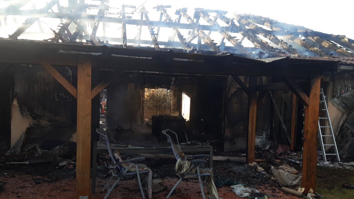 Za zapálení rodinného domu a ukradený mercedes hrozí muži až 15 let