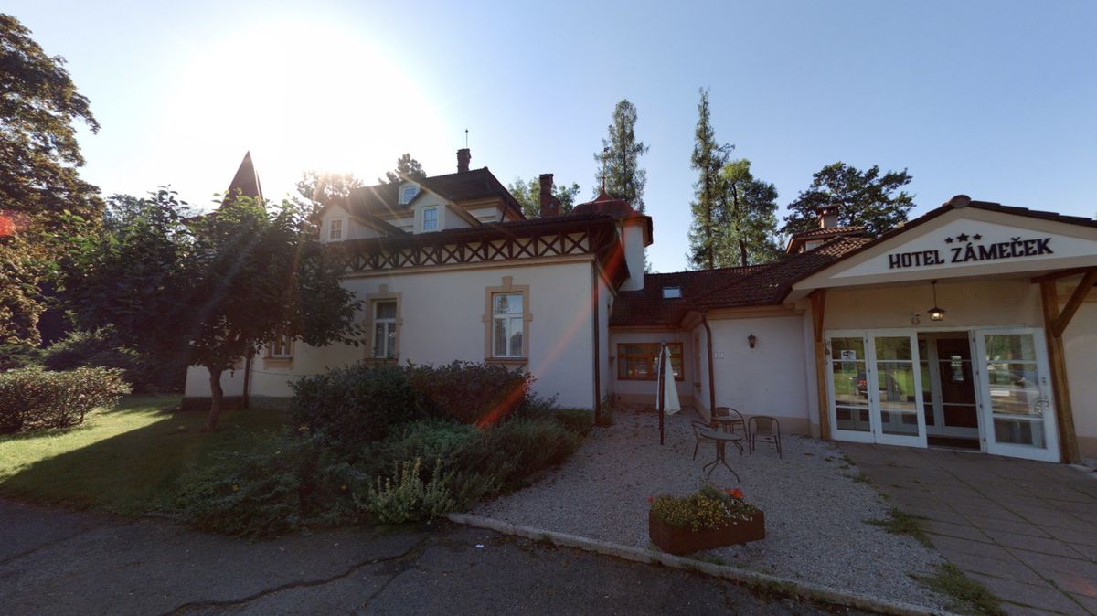 Exploze v hotelu v Čeladné. Na místě jsou zřejmě zavalení lidé