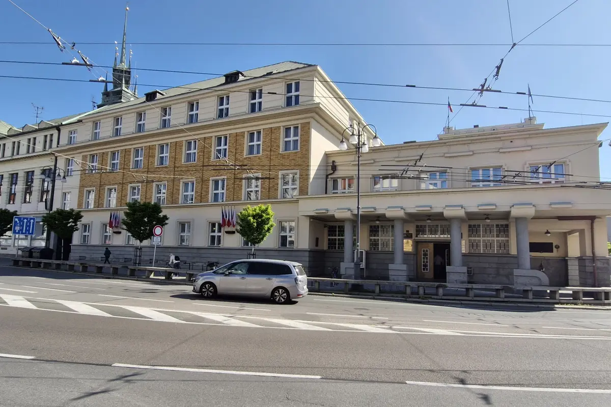 Vystrčeni, nebo vyskočili? Historikové našli třetí případ zvěrstva na pardubickém gestapu