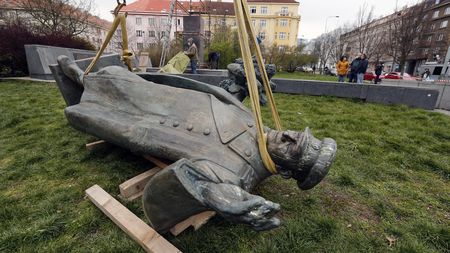 Jsme vděční. Putin uvítal Ficův návrh postavit na Slovensku sochu Koněvovi