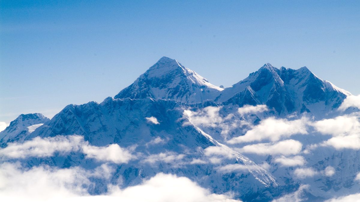 Nejdelší triatlon na světě: Přeplavat La Manche, do Indie na kole a vyběhnout na Everest