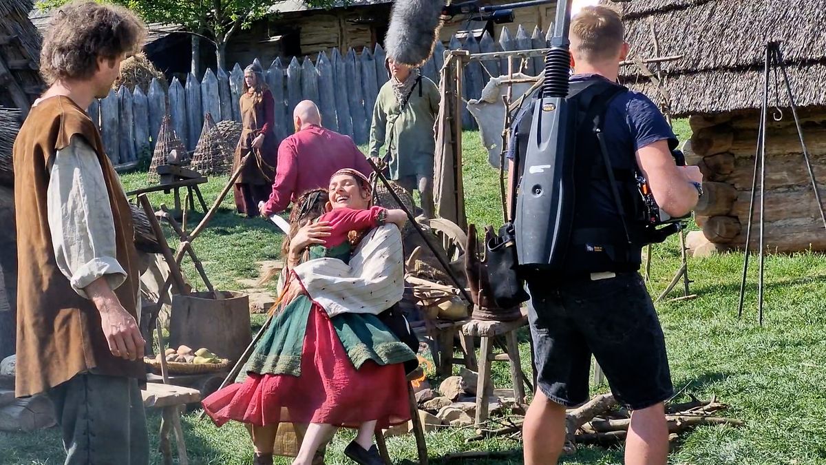Issová, Kerekes, Lábus i Lněnička natáčejí nový český fantasy film Máma a táta jsou Boží