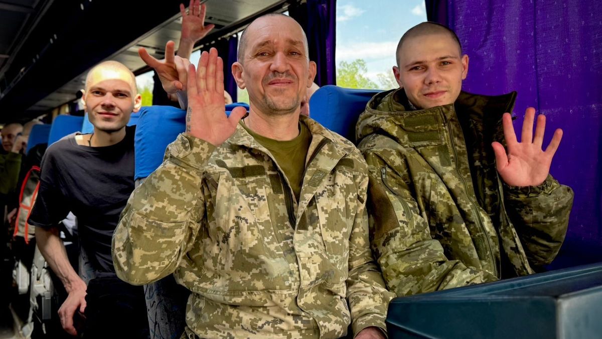 Rusko podle Zelenského předalo Ukrajině 20 těl svých vojáků místo ukrajinských