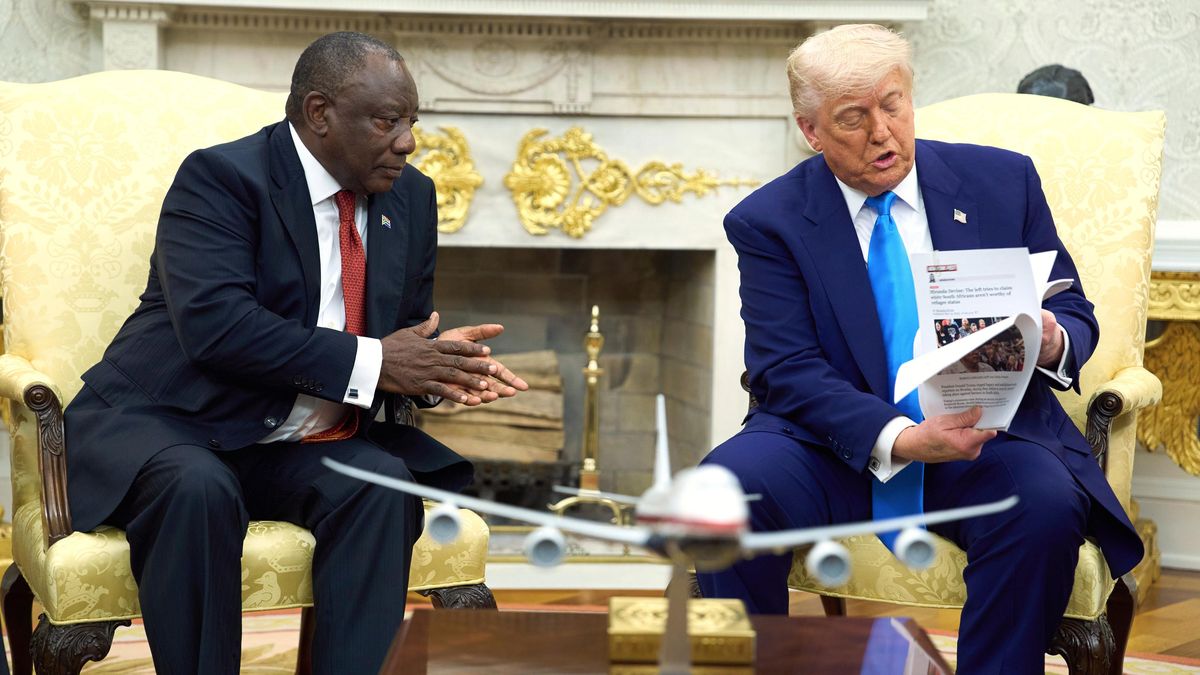 Trump plísnil prezidenta JAR. Mával ale fotkami z Konga