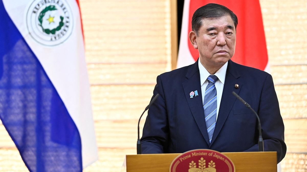 Je to bezpečné. Japonský premiér si na záhony nechal přivézt půdu z okolí jaderné elektrárny Fukušima