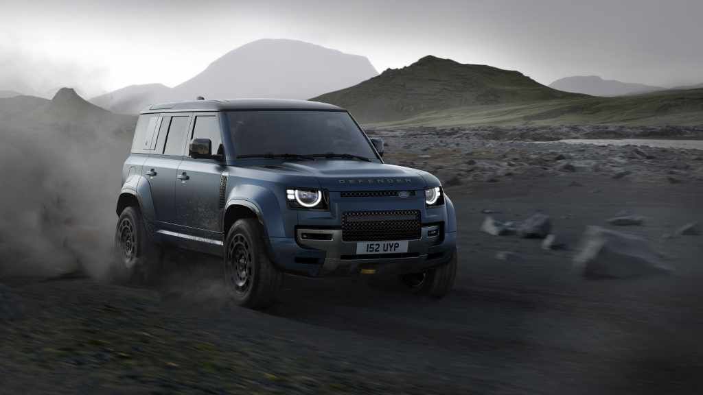 Land Rover Defender prošel drobnou modernizací, dotkla se designu i technologií