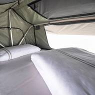 Opel Frontera se střešním stanem