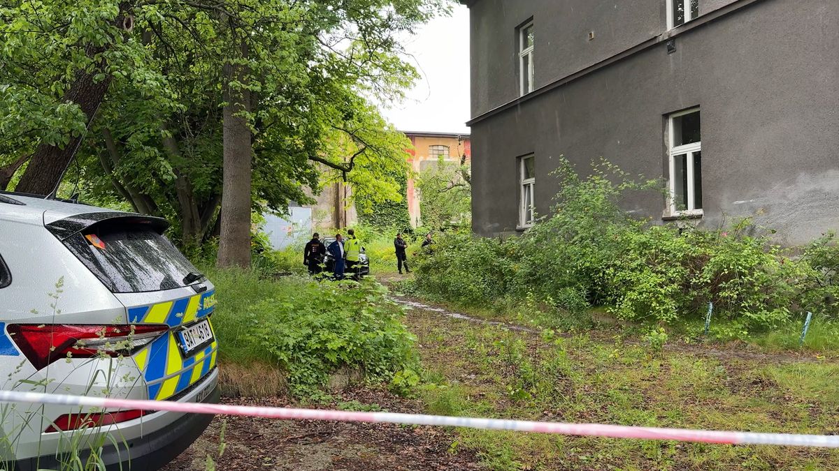 Dům v Praze obsadili squateři. Policie zkouší vyjednávat, na místě jsou i těžkooděnci