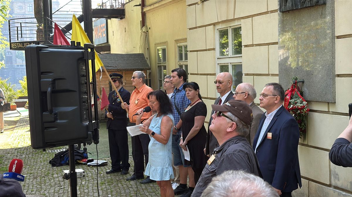 Nechybělo oslovení soudruzi a soudružky. Na Střeleckém ostrově se připomínal Svátek práce