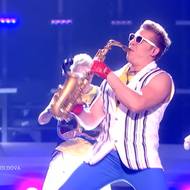 Eurovize má také potenciál pro tvoření internetových memů. Jedním z nich se stal i tento člen moldavské skupiny, kterému se začalo přezdívat Epic Sax Guy. Během vystoupení v roce 2010 totiž zaujal svými pohyby pánve. Hudební výstřižek je dodnes na YouTube populární s videem, kde Gandalf z Pána prstenů kýve hlavou do rytmu.