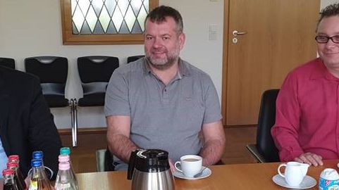 Po starostovi z Dílů na Domažlicku se slehla zem. Pátrá po něm policie