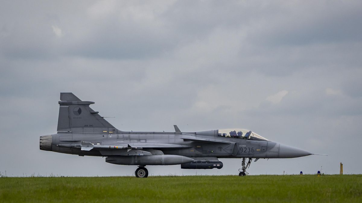 Obrana schválila prodloužení pronájmu gripenů za 16,7 miliardy