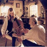 Ve filmu Kolja (1996) v milostné scéně. Muzikantku hrála Silvia Šuvadová. 