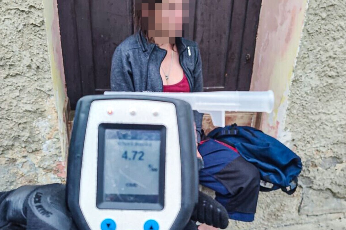 Opilá žena s téměř pěti promile v Plzni ležela na silnici  