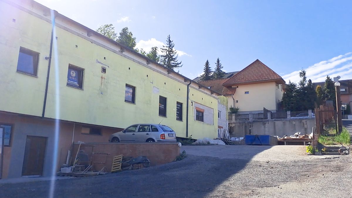 Sokolovská Falko Aréna rozděluje město. Děti jsou nadšené, sousedé se kvůli hluku chladícího zařízení nevyspí