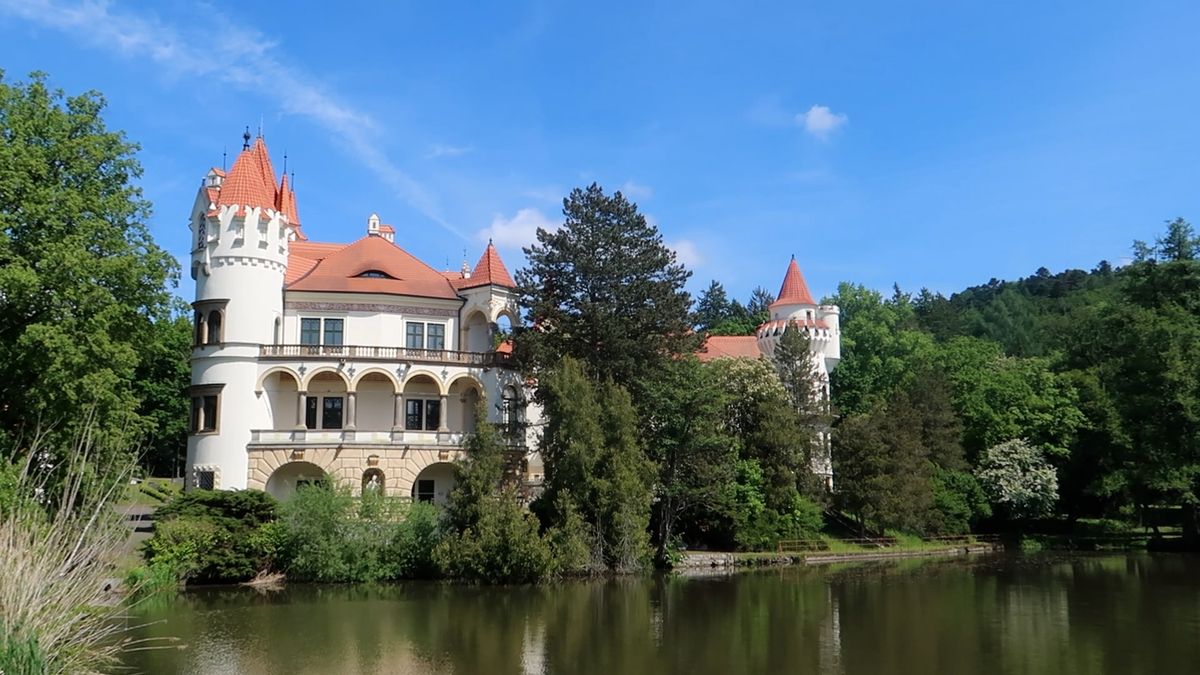 Pohádkový zámek v Žinkovech koupily Lázně Poděbrady