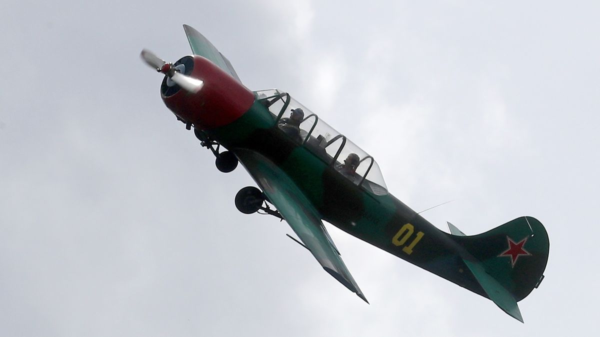 Rusové chtějí proti dronům nasadit vrtulové cvičné letouny s brokovnicí