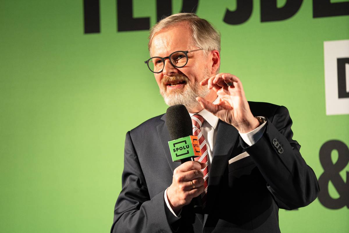 Petr Fiala na debatě s občany v Liberci