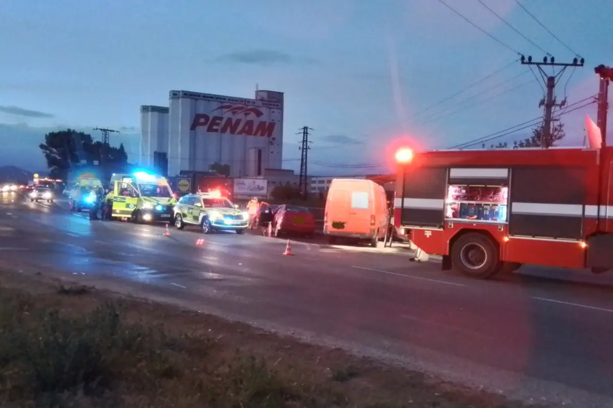 Pět lidí se zranilo při srážce dvou aut v Zábřehu