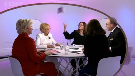 „Vy mě nebudete školit!“ Mezi Němcovou a Konečnou to v debatě vřelo, kniha letěla vzduchem