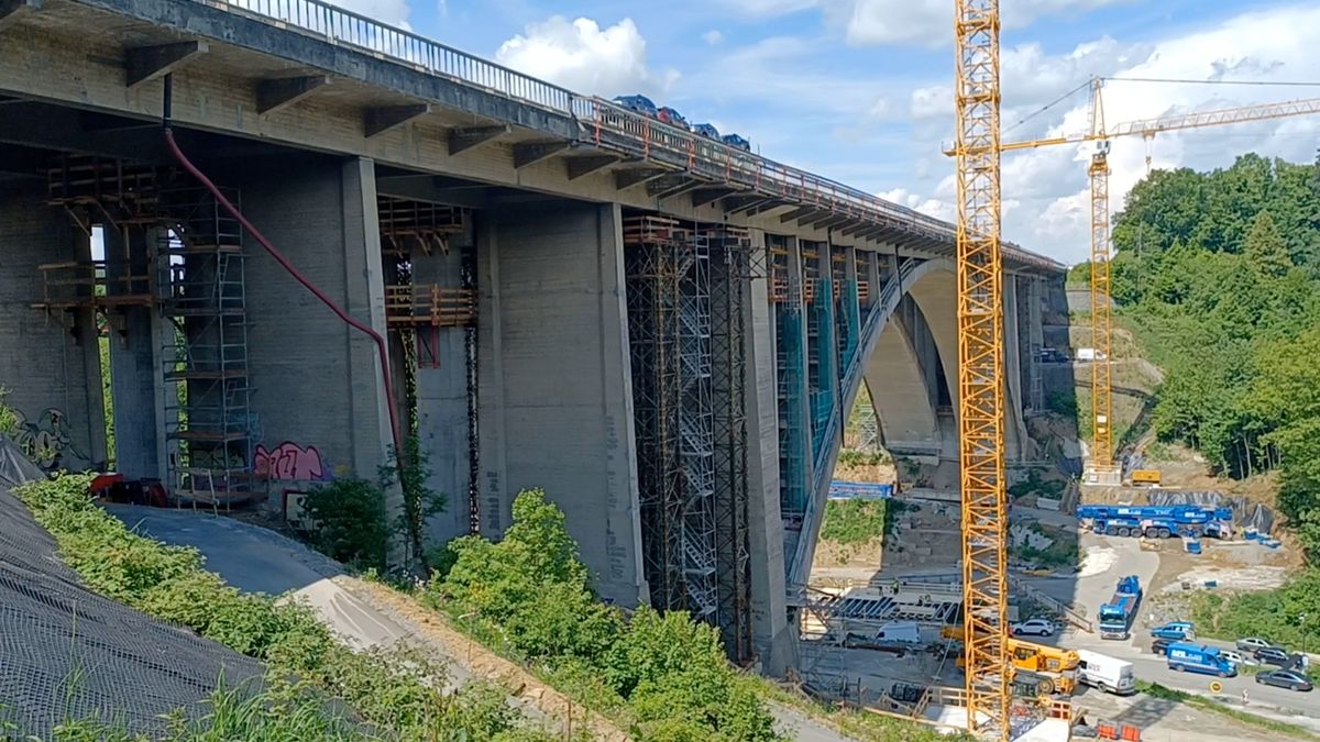 Oprava mostu na Benešovsku značně zkomplikovala dopravu na D1