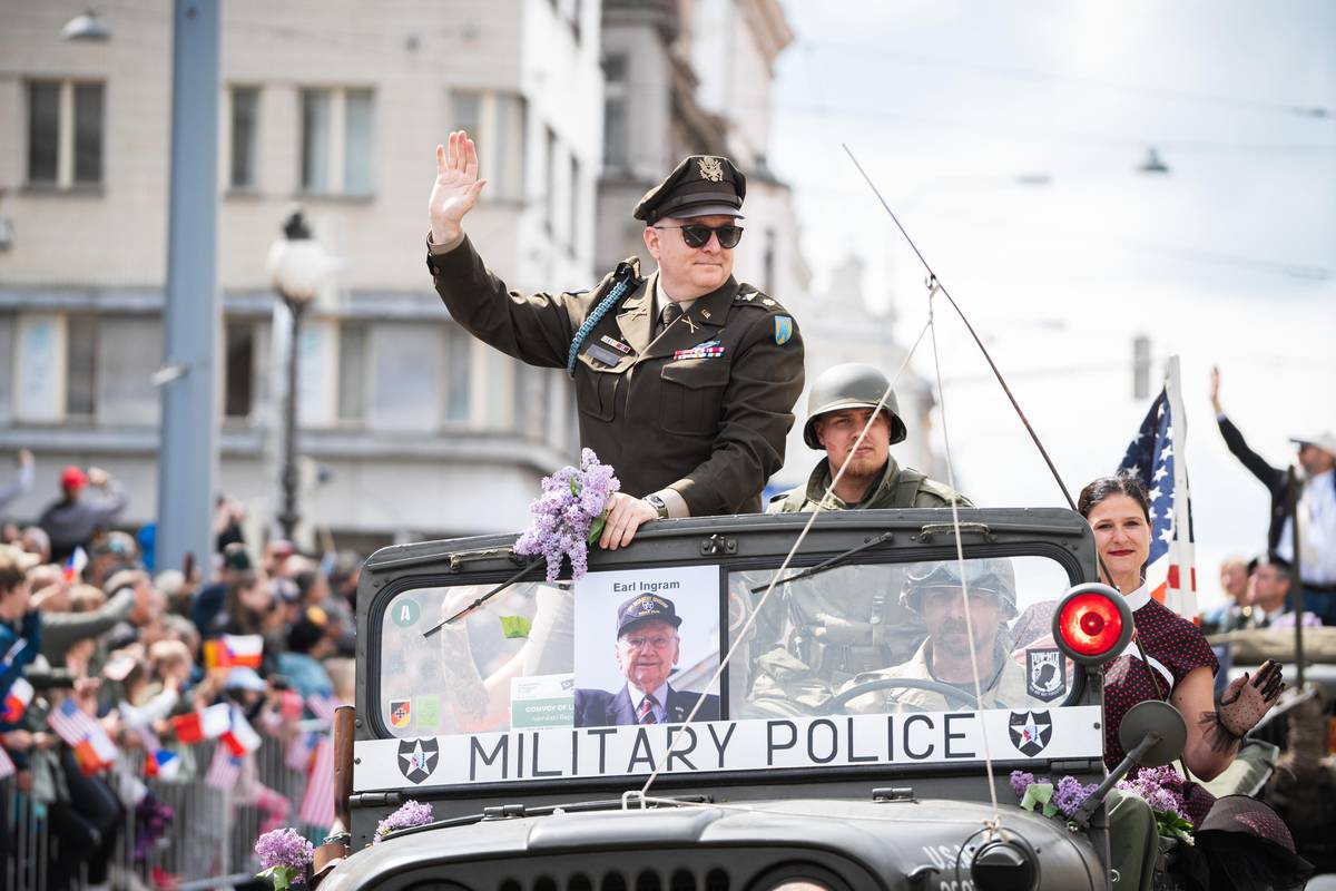 Rodinný příslušník Earla Ingrama, který se podílel na osvobozování Plzně a v předchozích letech se s oblibou účastnil Slavností svobody.