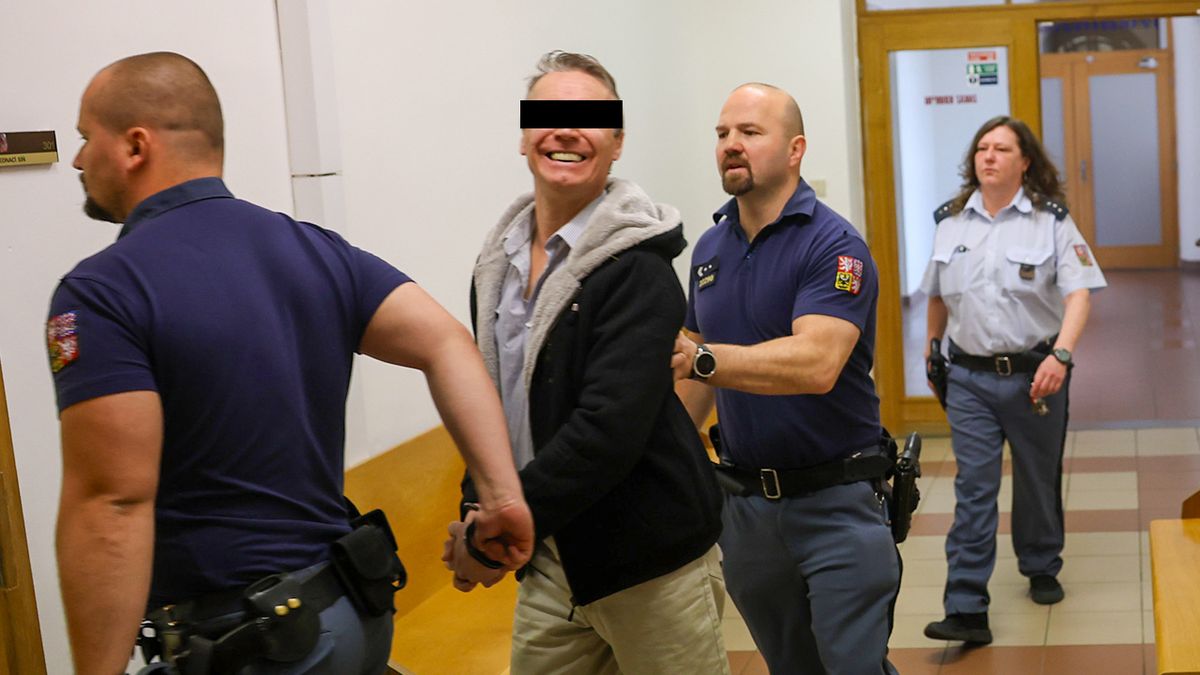Za žhářský útok na dům úřednice stráví muž 11 let ve vězení. Mstil se za odebrání dětí