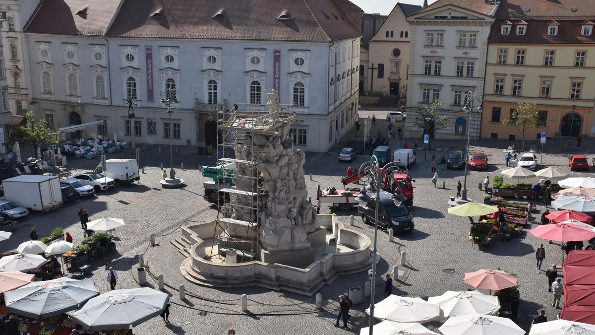 Kašnu Parnas na brněnském Zelném trhu znovu zdobí socha Evropy
