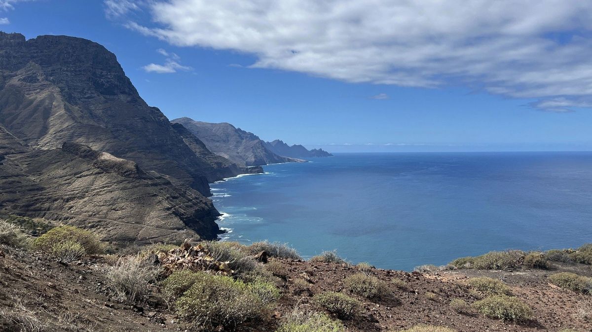 Až desetitisícové pokuty za sex či kouření na pláži nebo sbírání mušlí. Ostrov Gran Canaria trestá návštěvníky