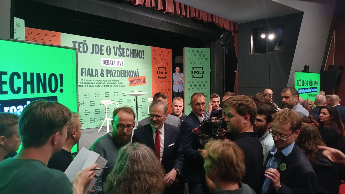 Jste nejprolhanější premiér této země. Fiala v Budějovicích čelil kritice i otázkám na český pesimismus