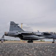 Česká pro ochranu Islandu aktuálně čítá pět Gripenů. Ve vzduchu je doplnil tanker Airbus A330. 