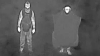 Legrační okupanti. Rusové používají neviditelné oděvy, v nichž jsou vidět víc než bez nich
