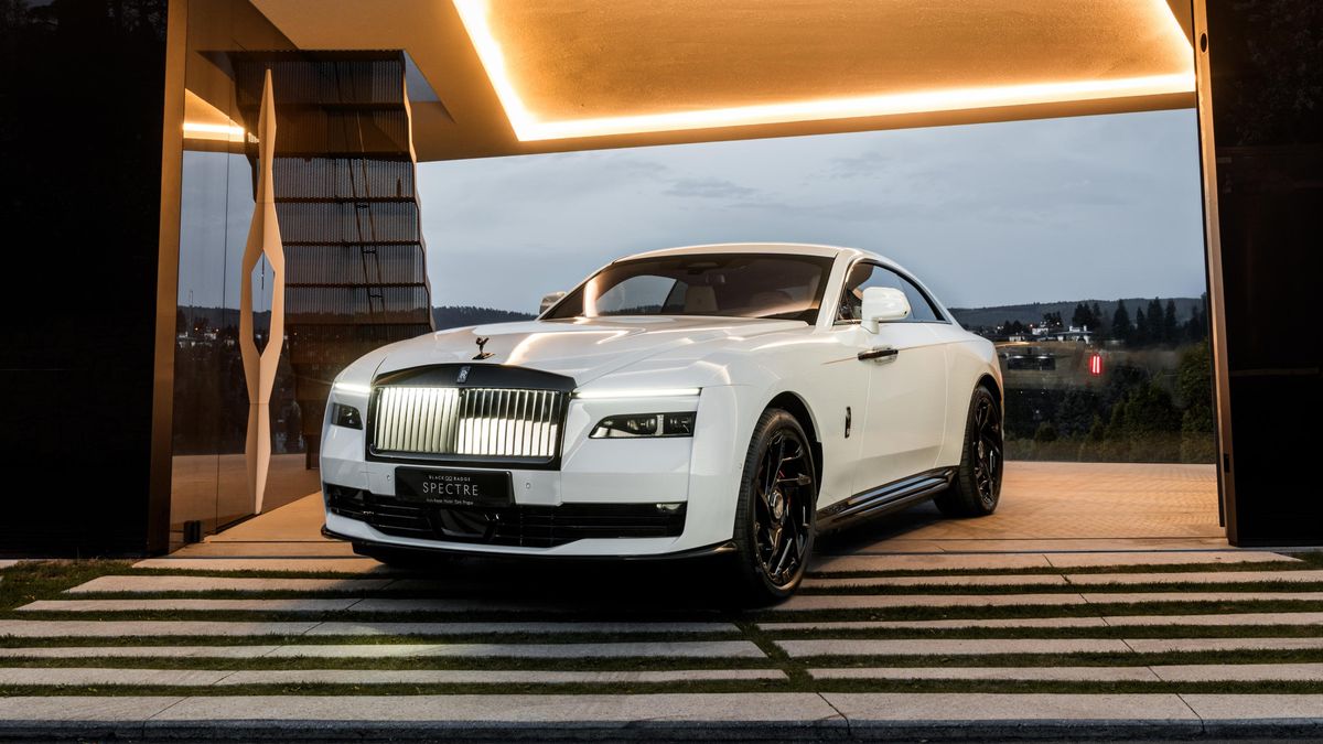 Do Česka dorazil nejvýkonnější Rolls-Royce v historii